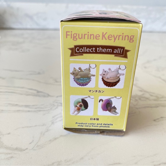 NIB Mystery Figurine keyring - cat - Picture 8 of 9